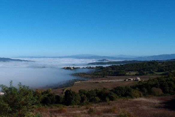 This photo has nothing to do with the article -- it's just a cool picture of fog in the valley of the Tiber River, as seen from my sister's village. 